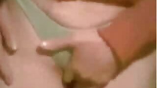 ایش سنہرے بالوں والی ...